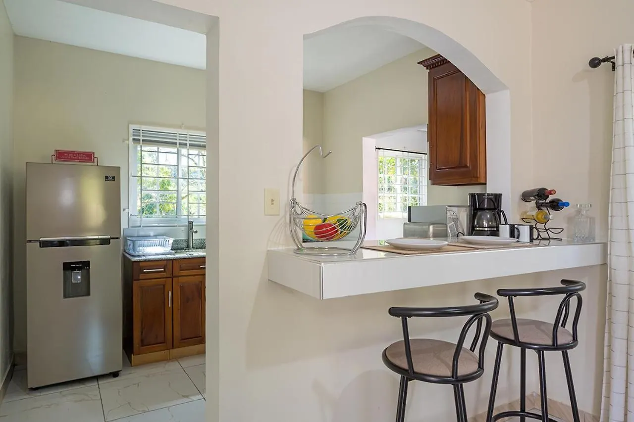 Palm Leaf Cottage مونتيغو باي بيت للعطل